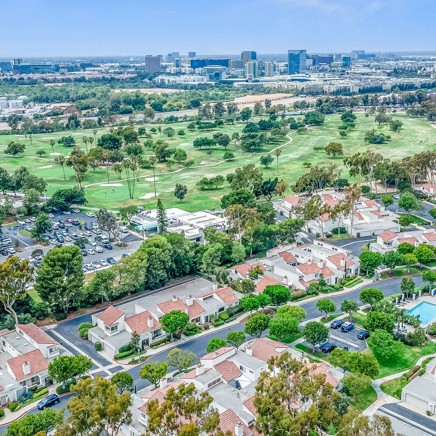 Media done right 👊
For this Irvine listing, we captured photos, aerials, and a virtual tour. Showcasing the home from every angle. The result? It just sold for $1.23M 

Fun fact: our FAA Part 107 license even gave us clearance to fly in John Wayne A