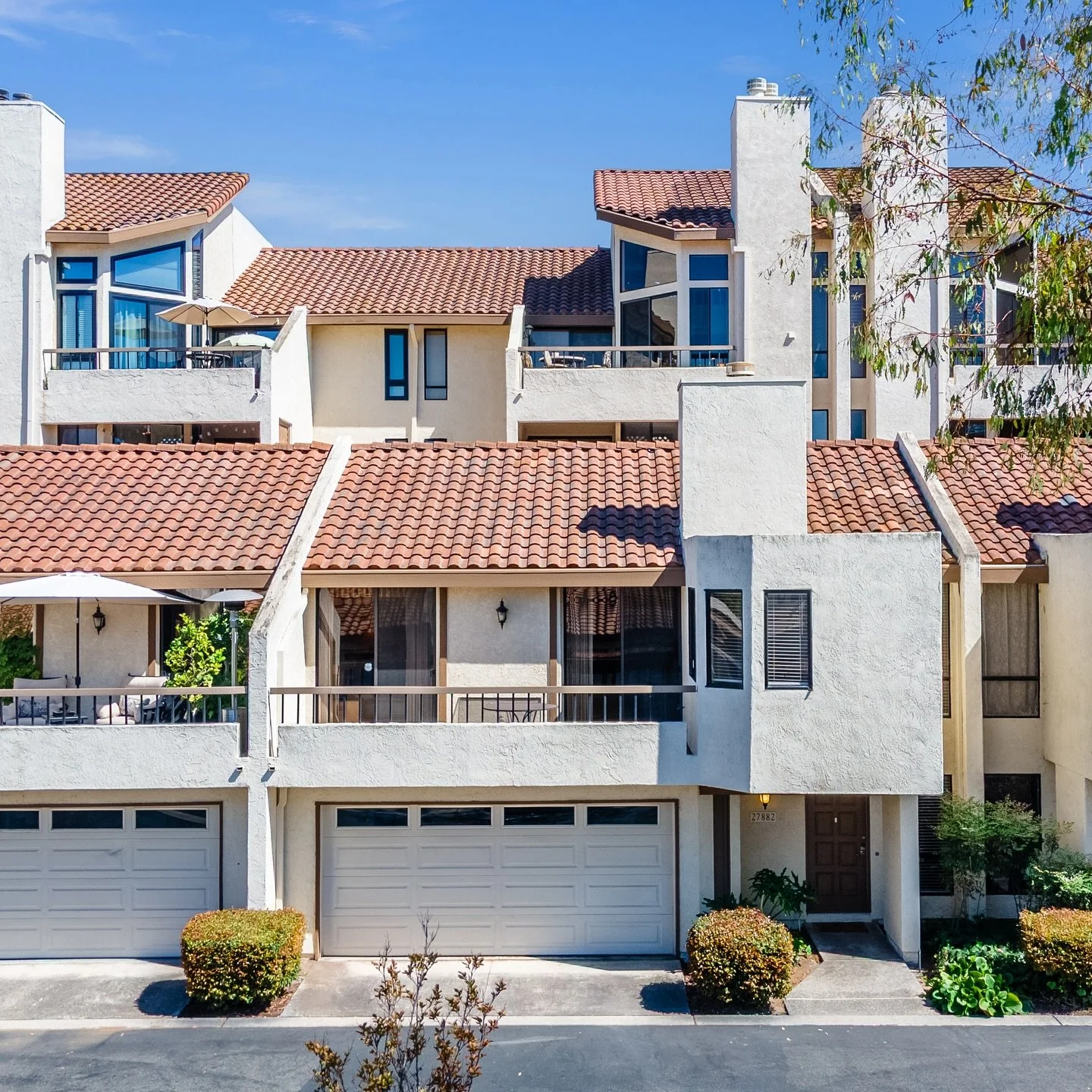 Just steps from the sparkling waters of Lake Mission Viejo&hellip;your 1 stop shop for real estate media 📸