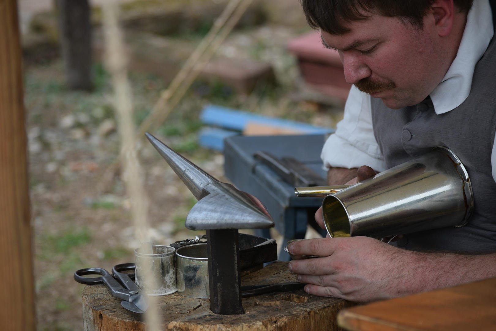 A step back into the 1770s.
More photographs of the Green Valley Homestead reenactors from last Saturday’s event at the Thomas Smith House.
#agawamhistory
#agawam #feedinghills
#tinsmith #openhearthcooking
#basketweaving #sheep
#18thcentu
