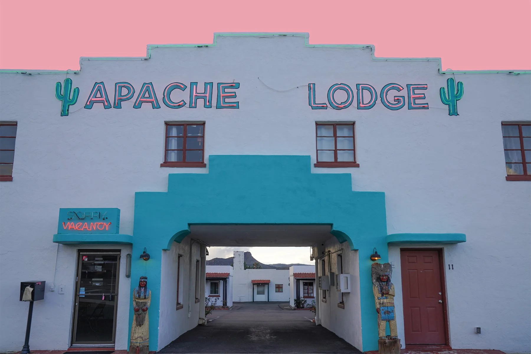 The Motel - Apache Lodge