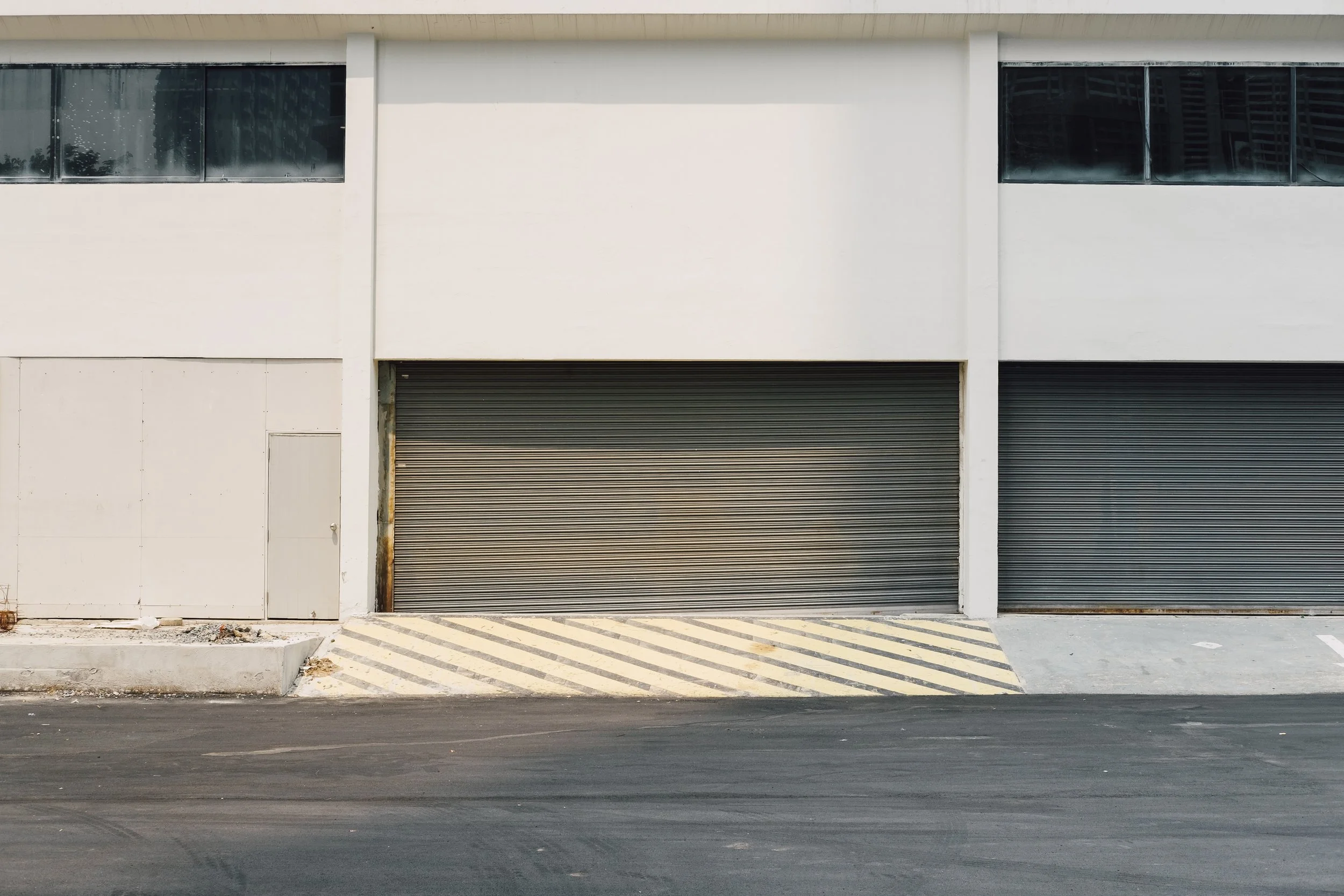 Questions Edmond Homeowners Forget to Ask Before Hiring a Garage Door Contractor