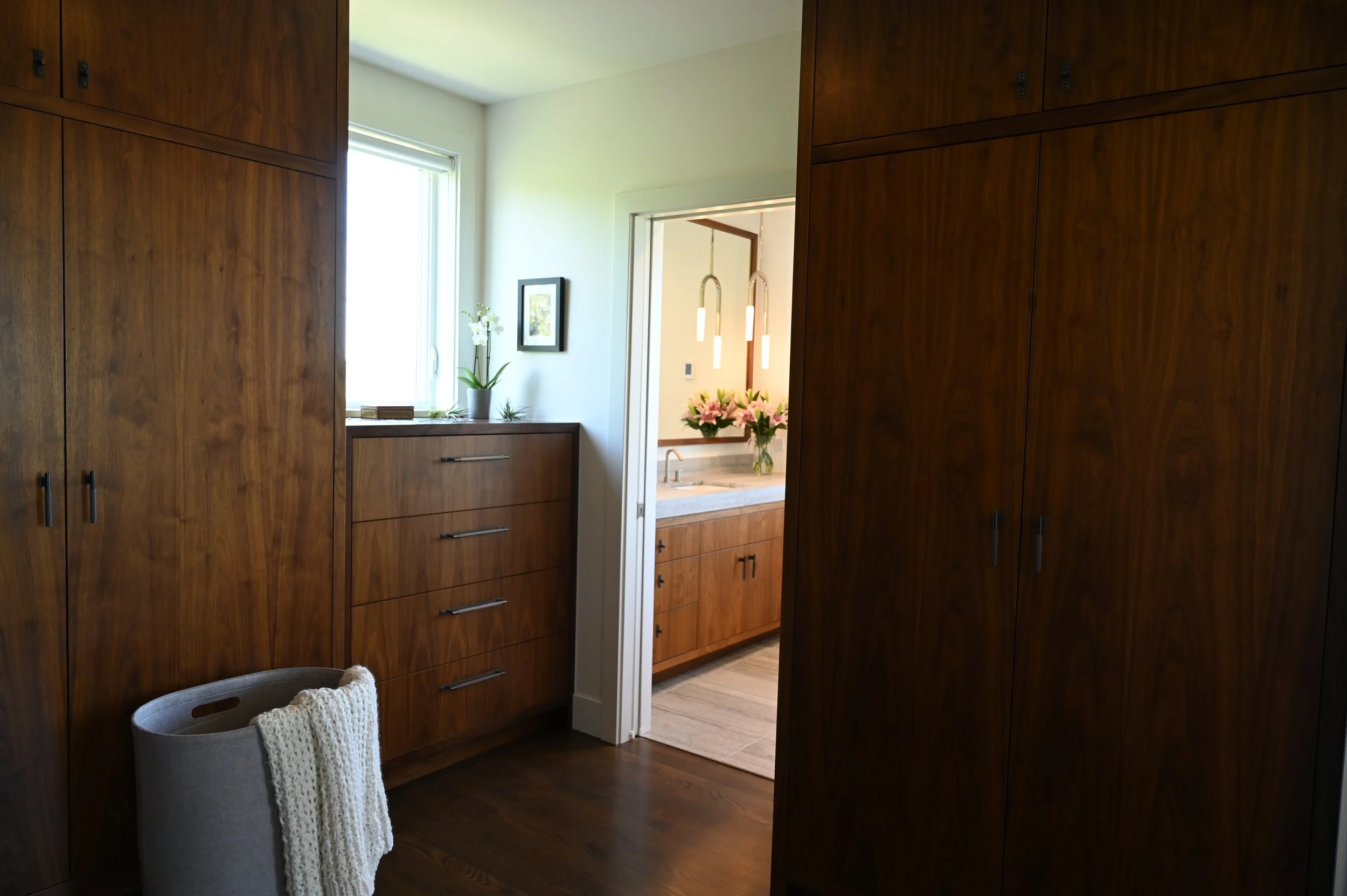 closet with bath.JPG