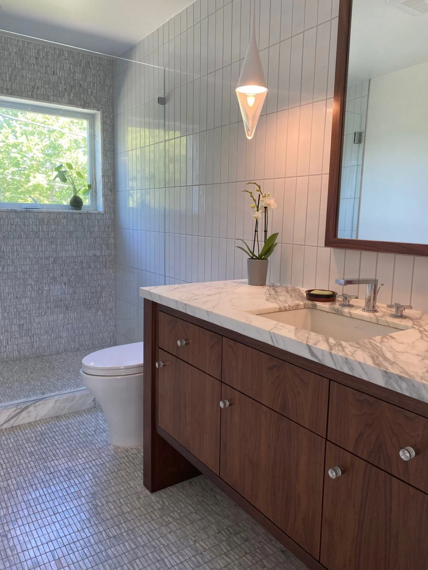 Main Floor Bath.jpg