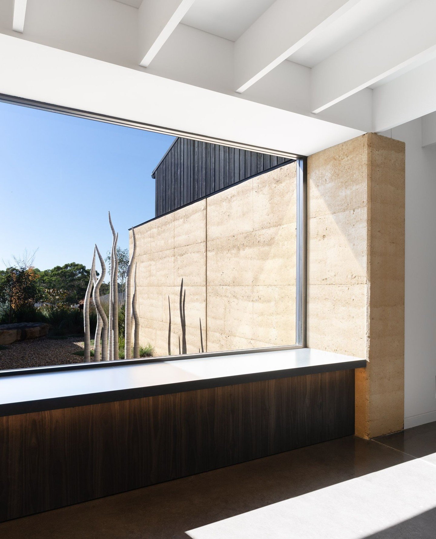Take a swipe through our latest Modern Rustic project🤎⁠
⁠
In the picturesque Southern Highlands town of Berrima, the Modern Rustic Project is a masterful design that&rsquo;s a beautiful fusion of materials and cultures. ⁠
⁠
A standout feature of thi