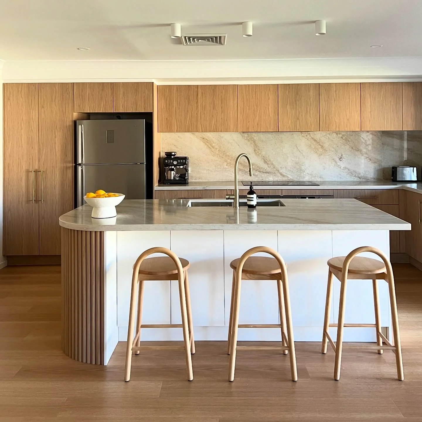 The Balgownie Project 

Doors: Boston Oak &amp; White Cotton Matt @polytec 

Benchtop &amp; Splashback: Mahal Ivory @ydlstoneau 

.
.
.
.
.
.
.
#lambertkitchens #curves #timber #stone #stonesplashback #gold #brass #warm #kitchen #renovations #illawar