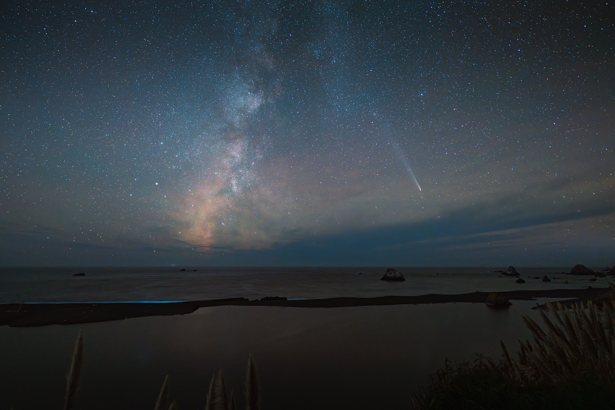 Bioluminescence in the waves of the Pacific along the Sonoma Coast, under the Tsuchinshan-ATLAS/A3 Comet and Milky Way, California