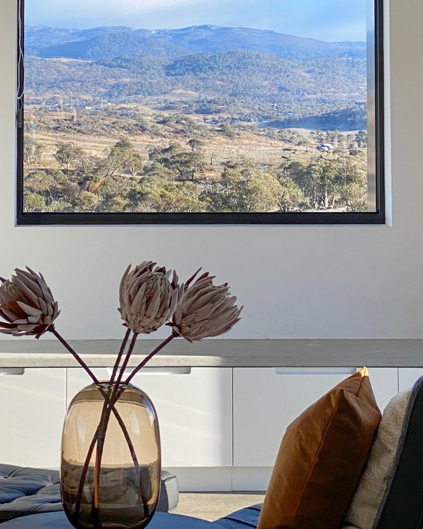 It won&rsquo;t be long until snow will be dusting these mountains. Will you be staying with us this winter? Bookings now open for the 2025 ski season ❄️ Link in bio 🩵

#Jindabyne #SnowyMountains #winterescape #farmstay #VisitNSW #skiseason #holidayr