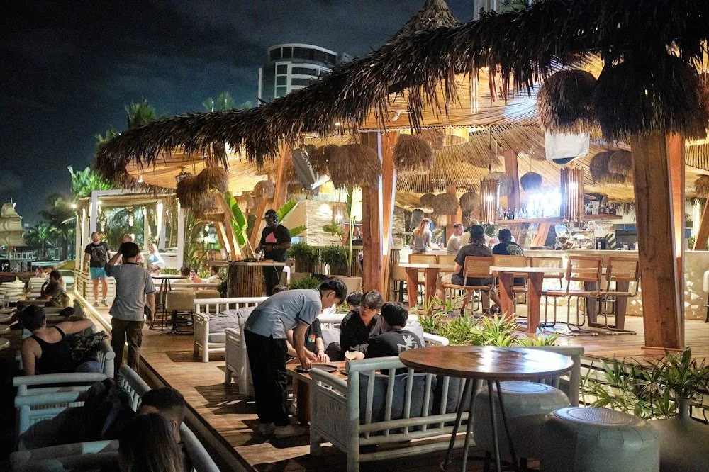 Maia-Beach-Bar-Da-Nang_2e31d8c39a568ff75f1b17a707feddb8.jpg (Copy)