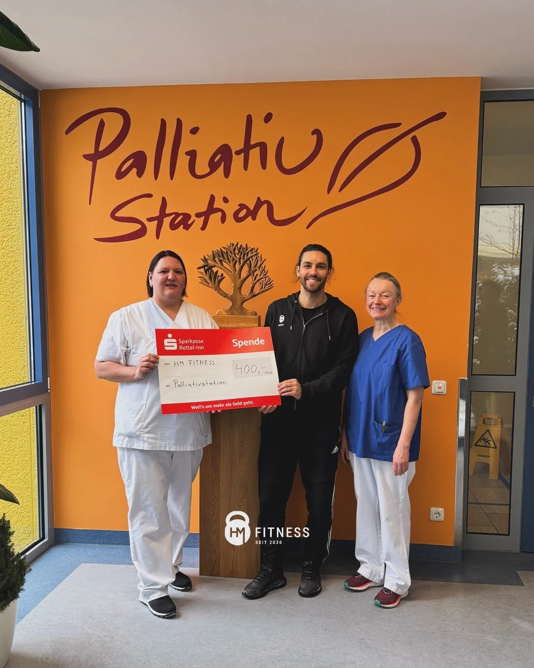 💙 HM Fitness Jahresspende &ndash; Gemeinsam Gutes tun

Auch in diesem Jahr durften wir wieder erleben, wie stark unsere HM Fitness Community ist.
Durch viele kleine Gesten unserer Mitglieder &ndash; vom vergessenen Handtuch oder Getr&auml;nk, &uuml;