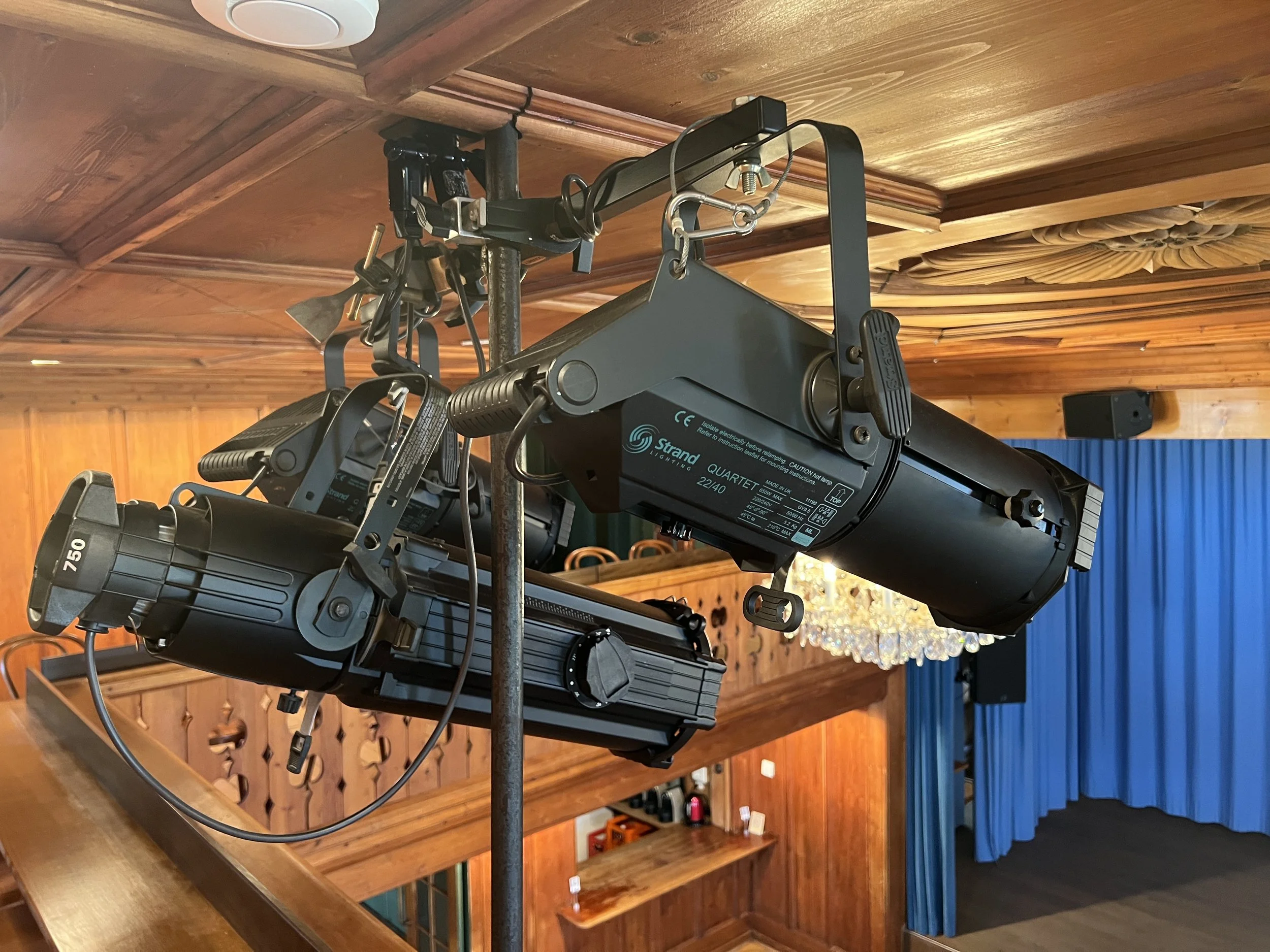 Scheinwerfer – Mitte – hinten