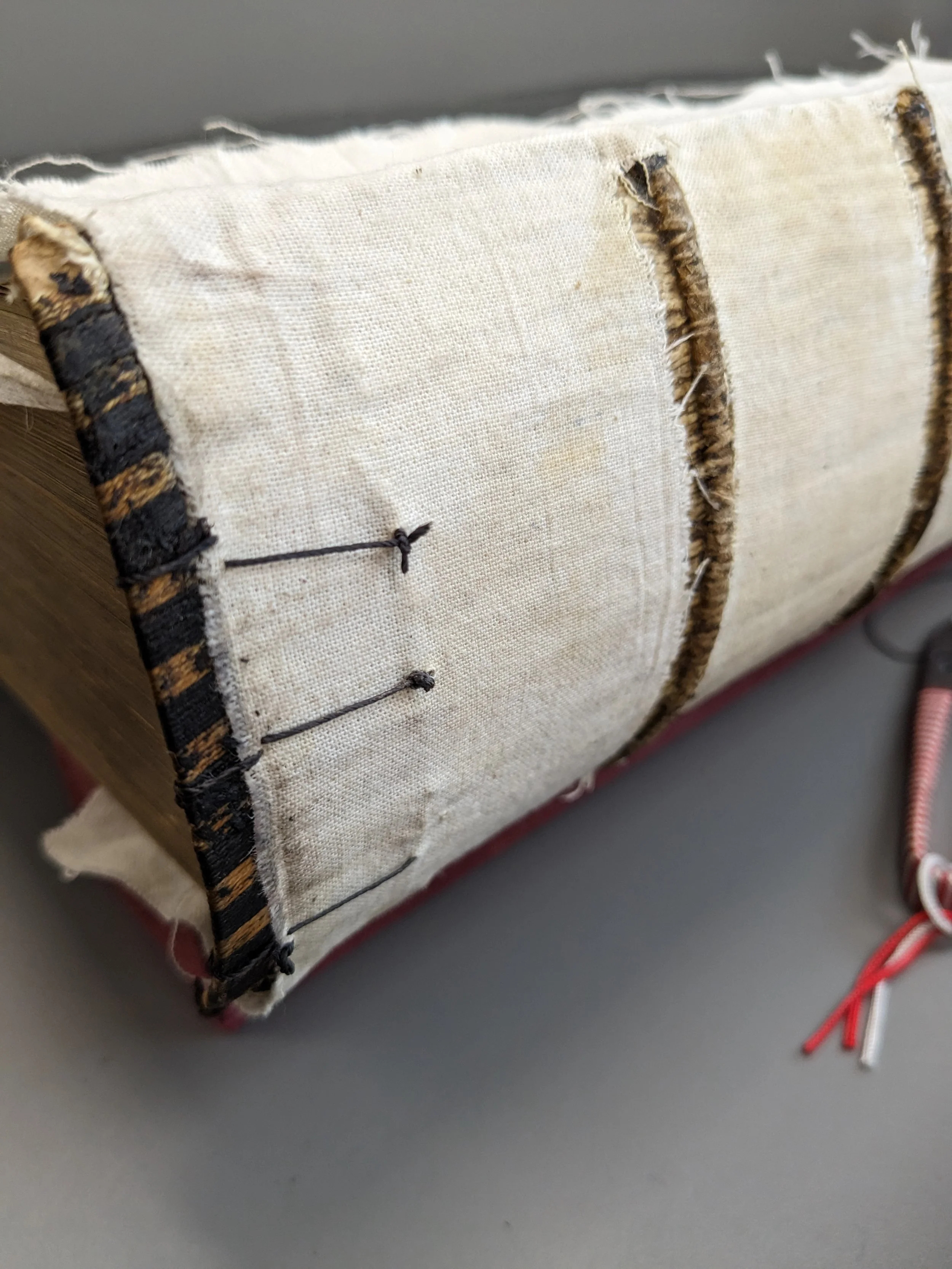 Securing a loose endband