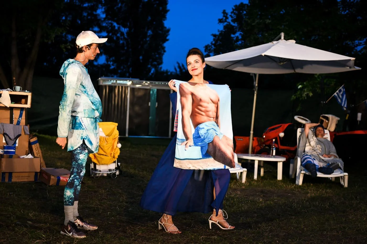 Denis Šafařík jako Hermés, Rosalie Malinská jako Iokasté ml. .jpg