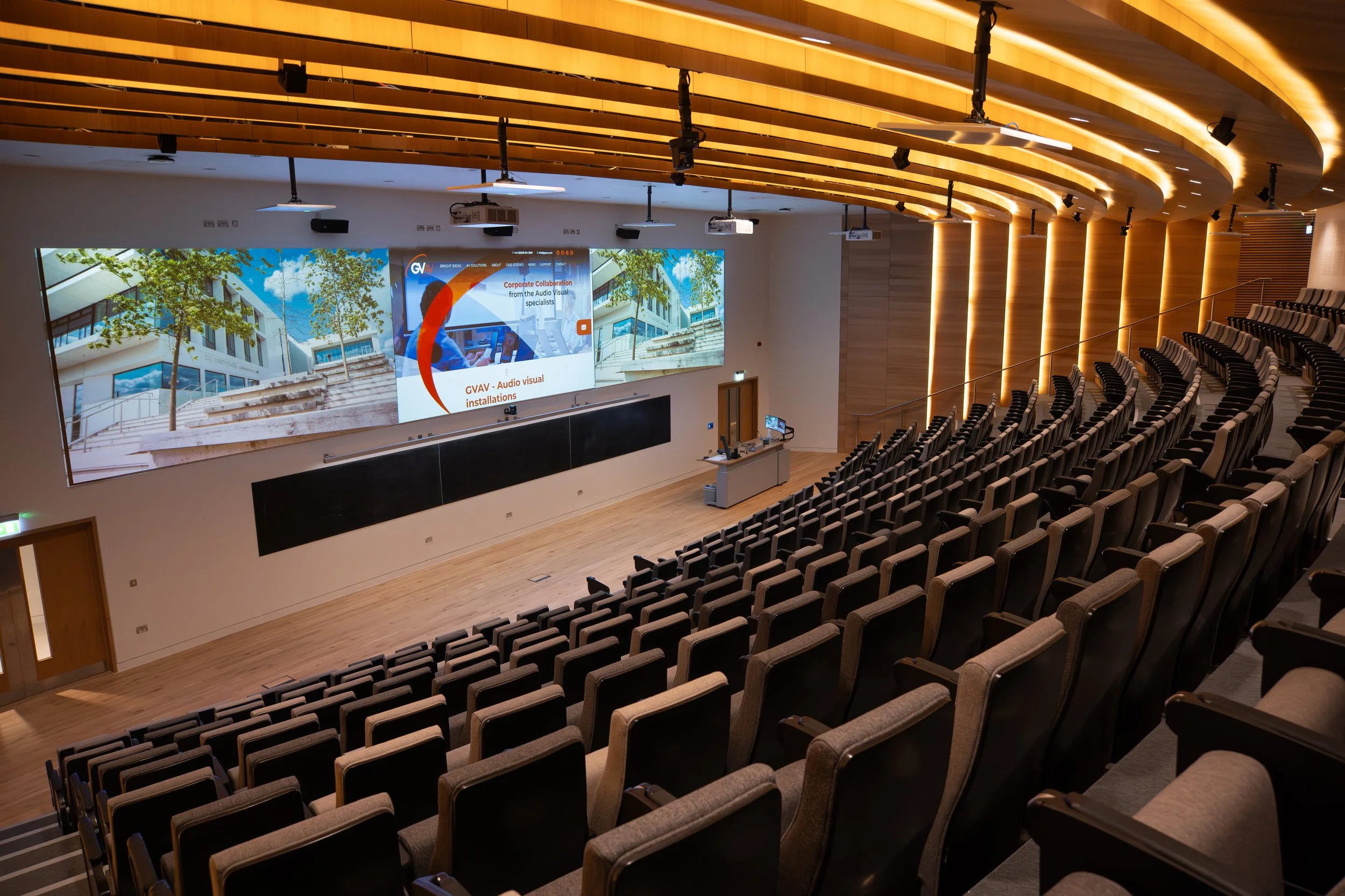 Cambridge University Ray Dolby Centre lecture theare