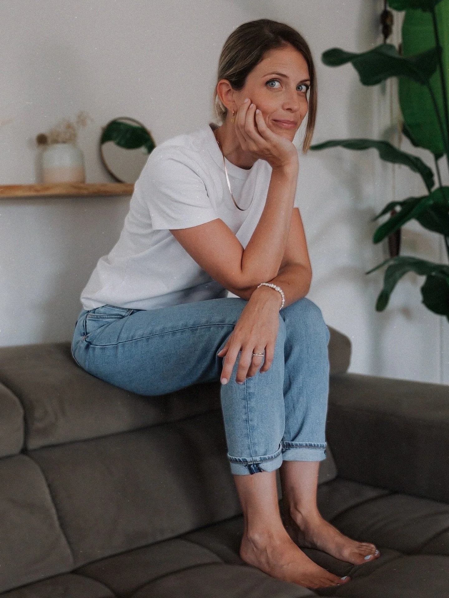 ABOUT

Hey. Ich wollte mal hallo sagen.✌🏻

Ich bin Jolanda, bald 35 &amp; Mama einer kleinen Tochter. Meine Energie w&uuml;rde ich als empathisch, warm &amp; kreativ beschreiben. Ich begleite Frauen dabei, sich selbst wieder zu sp&uuml;ren, ihre eig