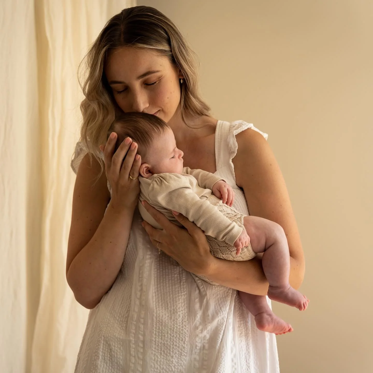 Endless love 🥰&hearts;️ 

#newborn#newbornfotografie#newbornfotograaf#newbornfotograafbrabant#motherhood#newbornfotograafterheijden#terheijden#breda#puurenlief#newbornshootaanhuis