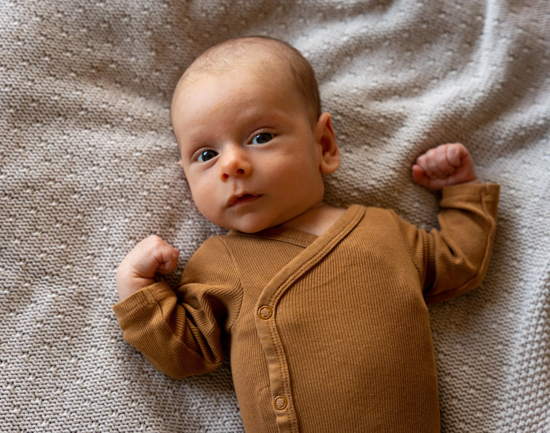 Sweet little miracle ✨

 #newbornfotograaf #babyfotograaf #lifestylenewbornshoot #moederschap #puurenlieffotografie #newbornfotografie #babyfotografie #fotoshootaanhuis #baby2025 #newbornfotograafbreda
