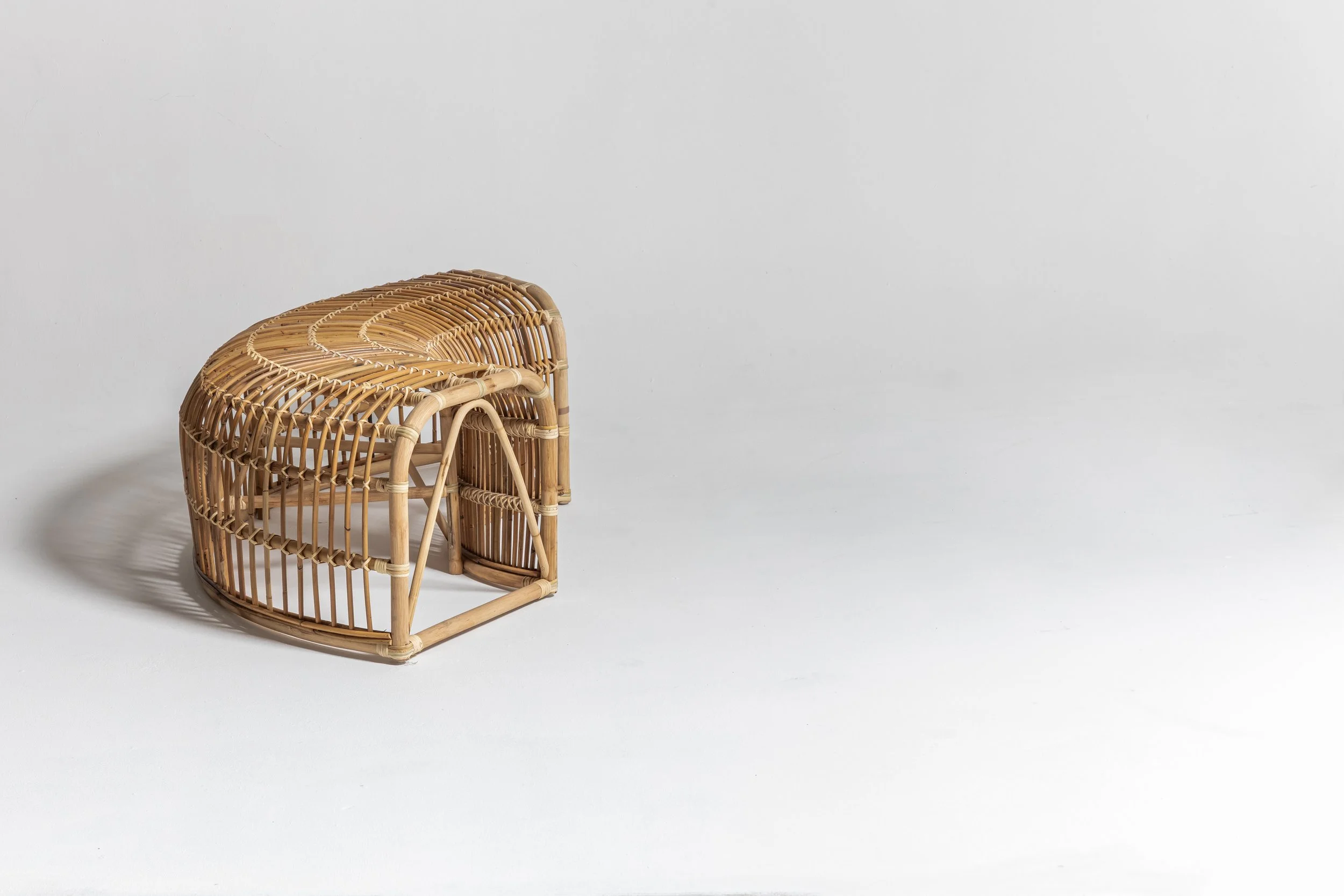 banco onda rattan.jpg