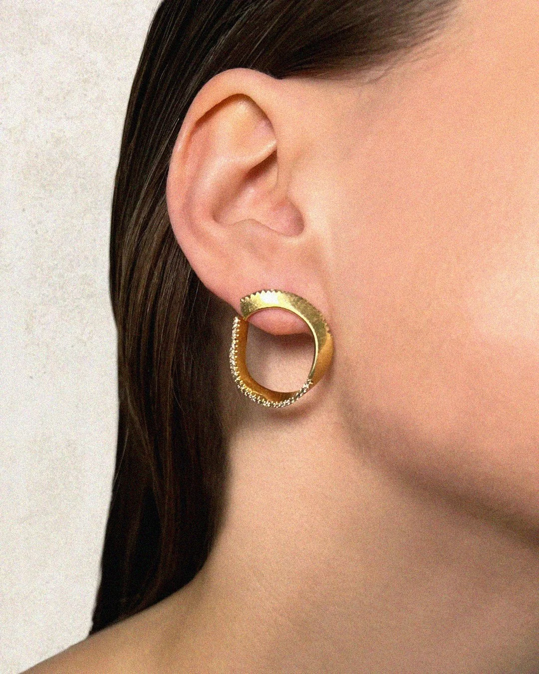 yellow gold diamond edge with noise.jpg