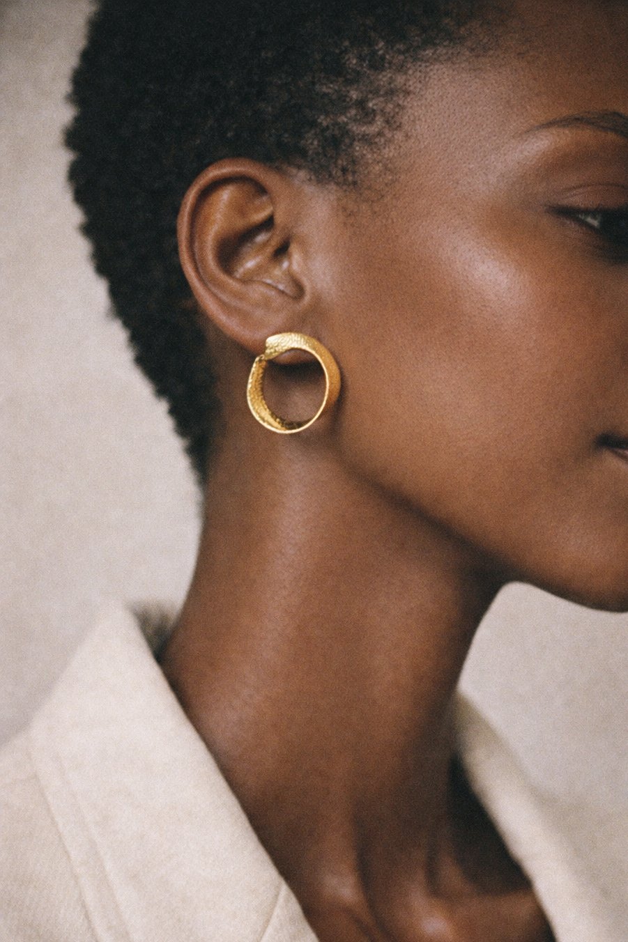 Twist hoops - Yellow gold for website - zoom.jpg