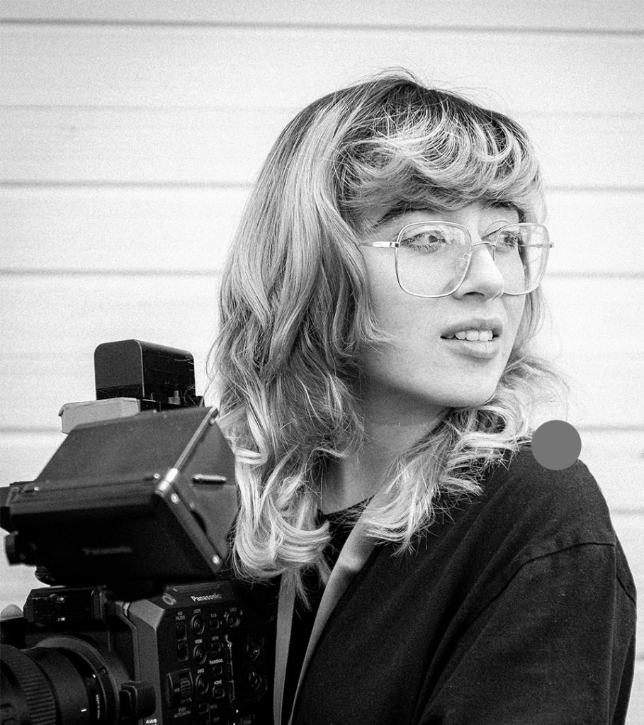 SianAdler-1-910x1024.jpg