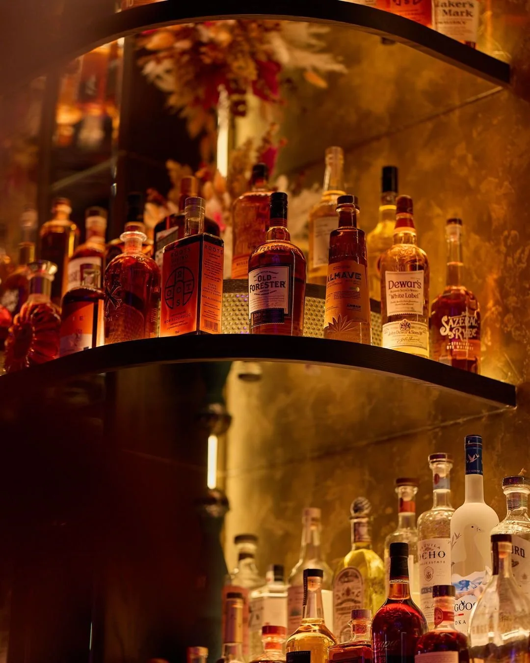 Design lives in the details.

Here are some close-ups from our latest opening F1 Arcade Las Vegas. Every material, texture, and light source shapes the atmosphere and customer journey. Which one is your favourite? 

#AnamoDesignStudio #DesignedByAnam