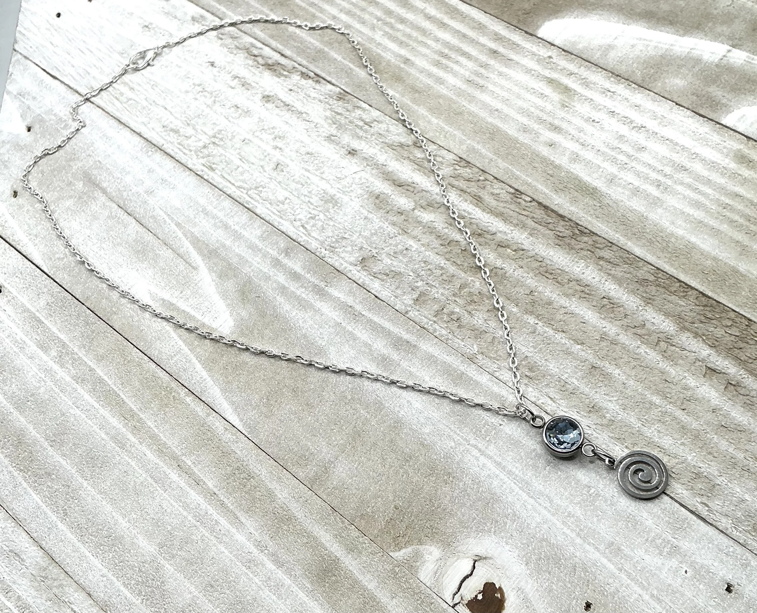 Spiral wave necklace