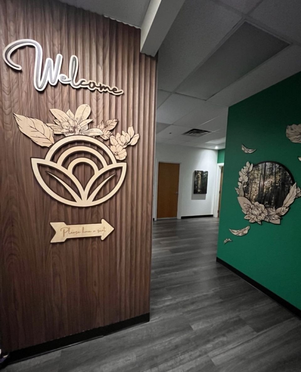Welcome to Intent ✨⁠
⁠
As part of our clinic renovation, we created this new welcome pillar, reminiscent of a tree trunk, to help patients feel grounded and oriented from the moment they arrive. 🌿⁠
⁠
It brings a sense of warmth, nature, and ease to 