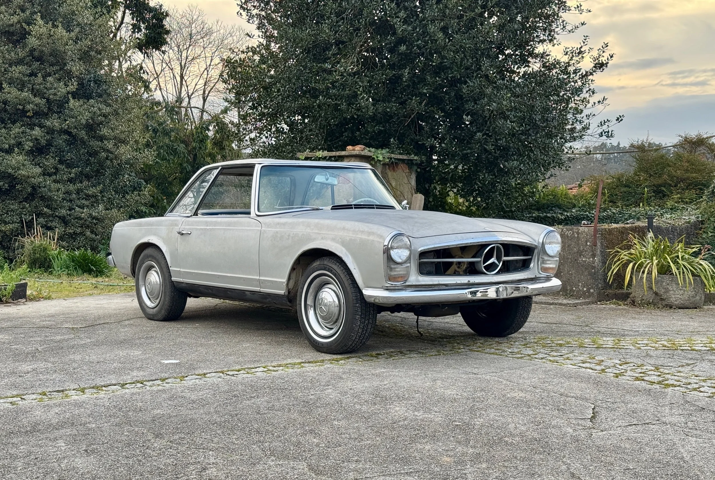 Mercedes Benz 230SL