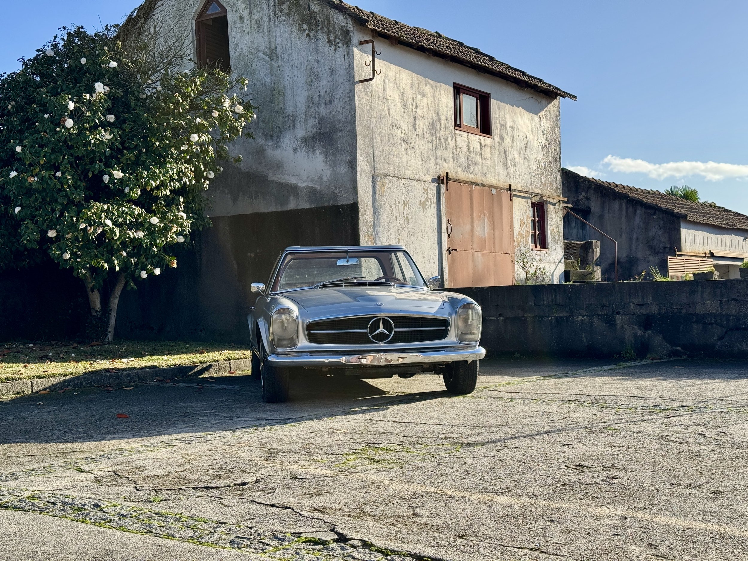 Mercedes Benz 230SL