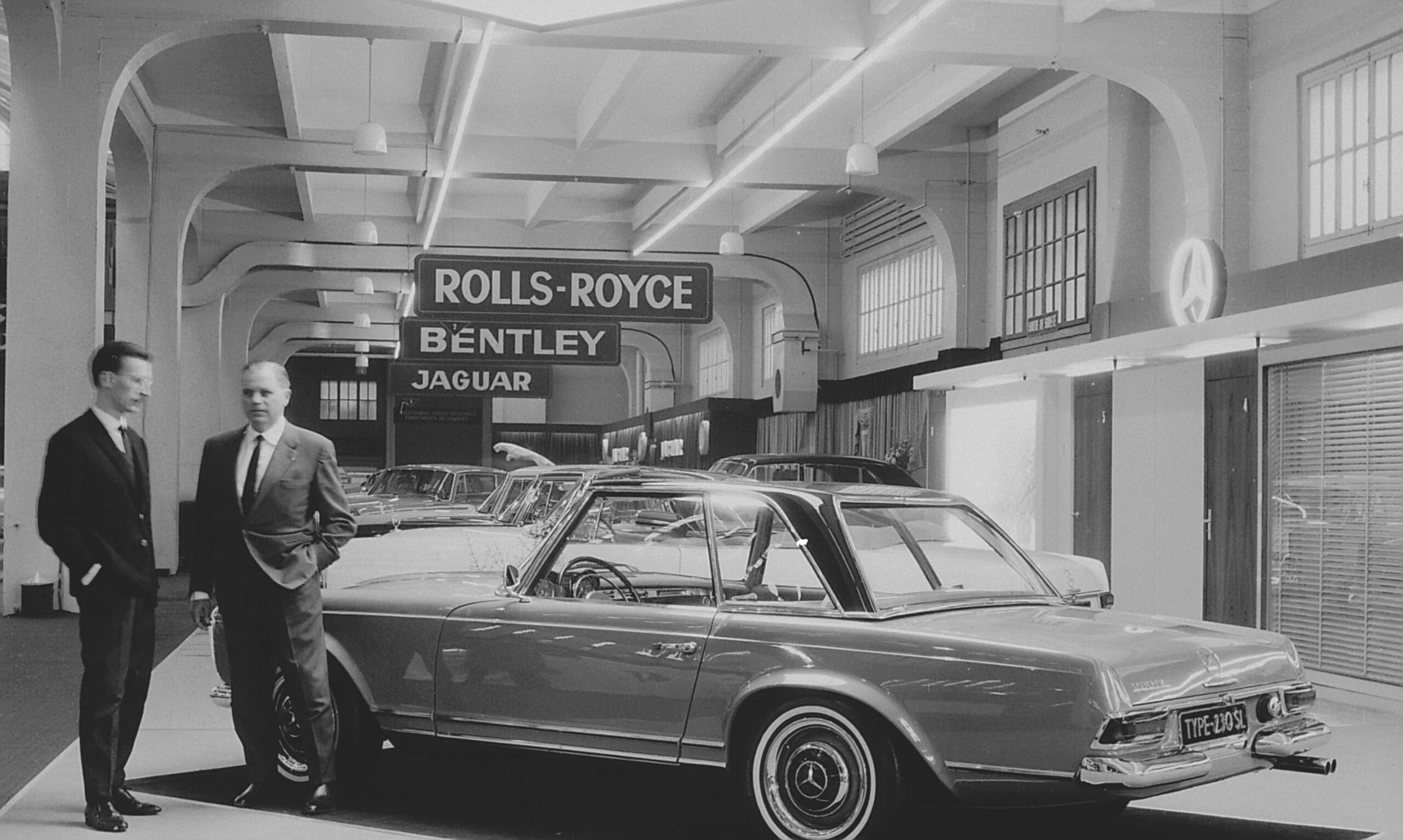 Mercedes 230SL lançamento Geneva