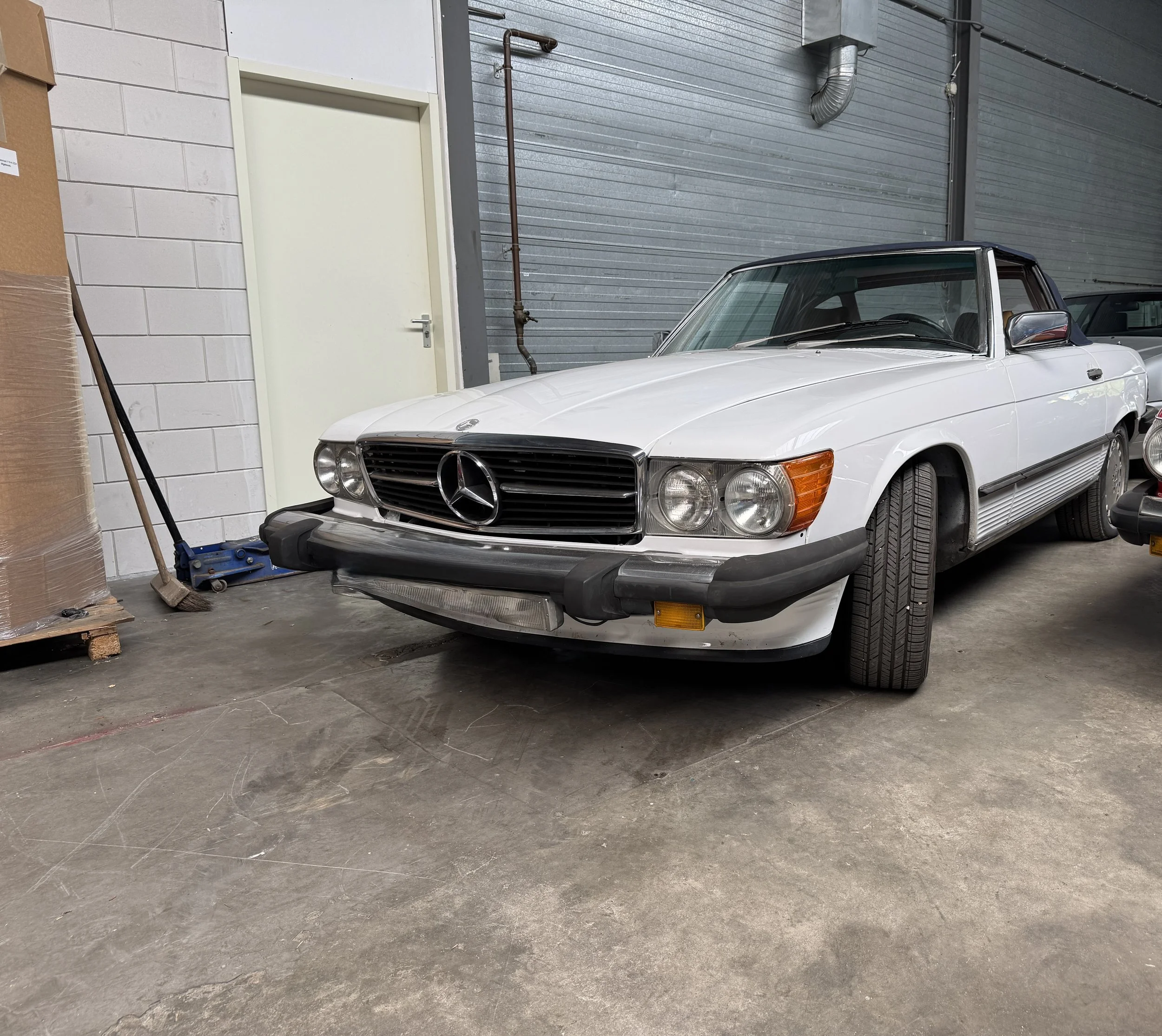 Mercedes Benz 560SL