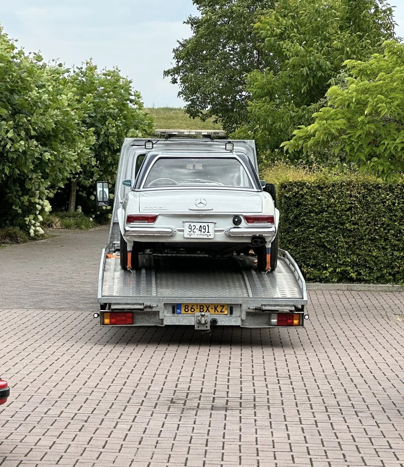 Mercedes W113 Pagode para restauro em cima de reboque