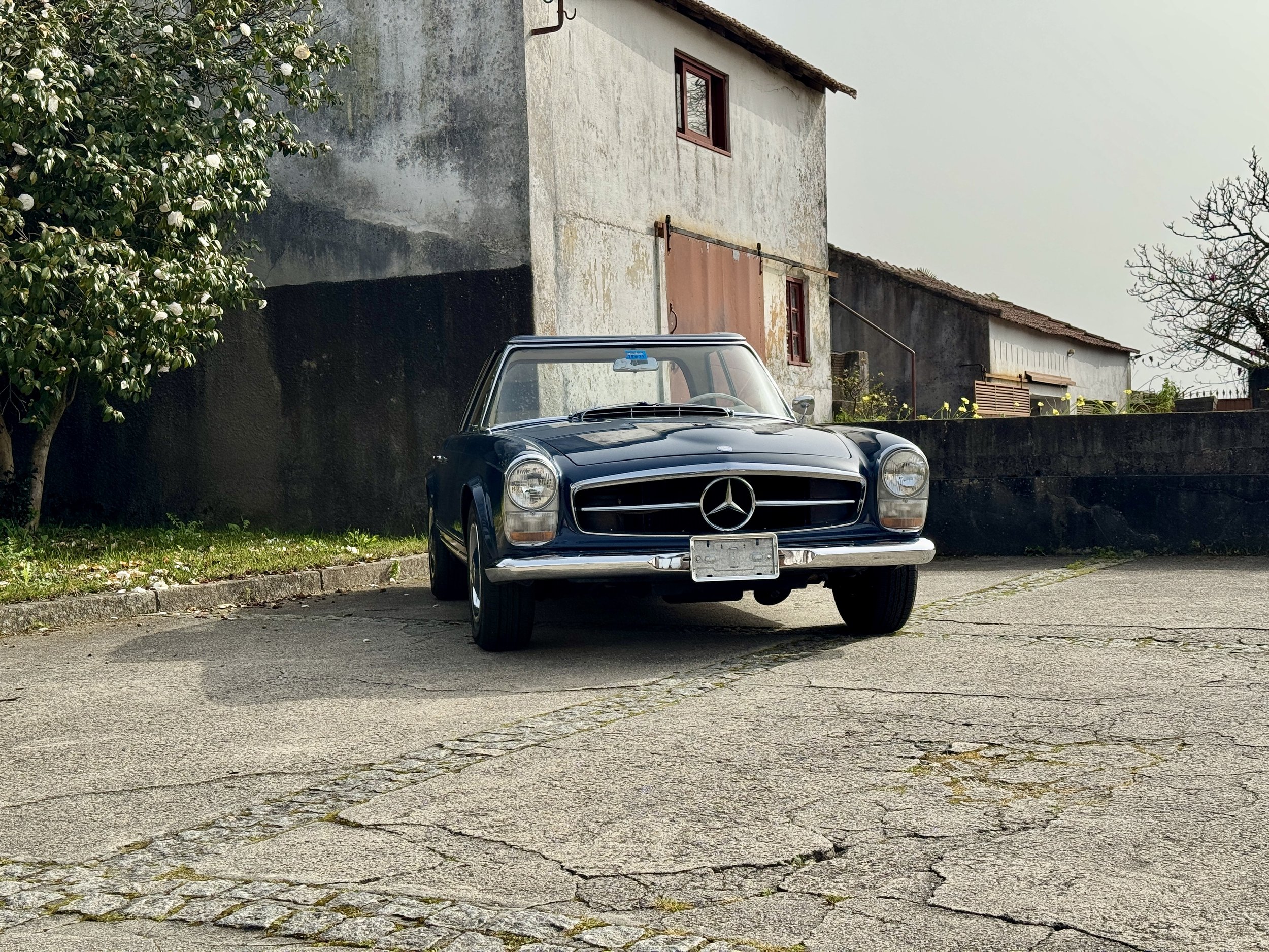 Mercedes Benz 230SL