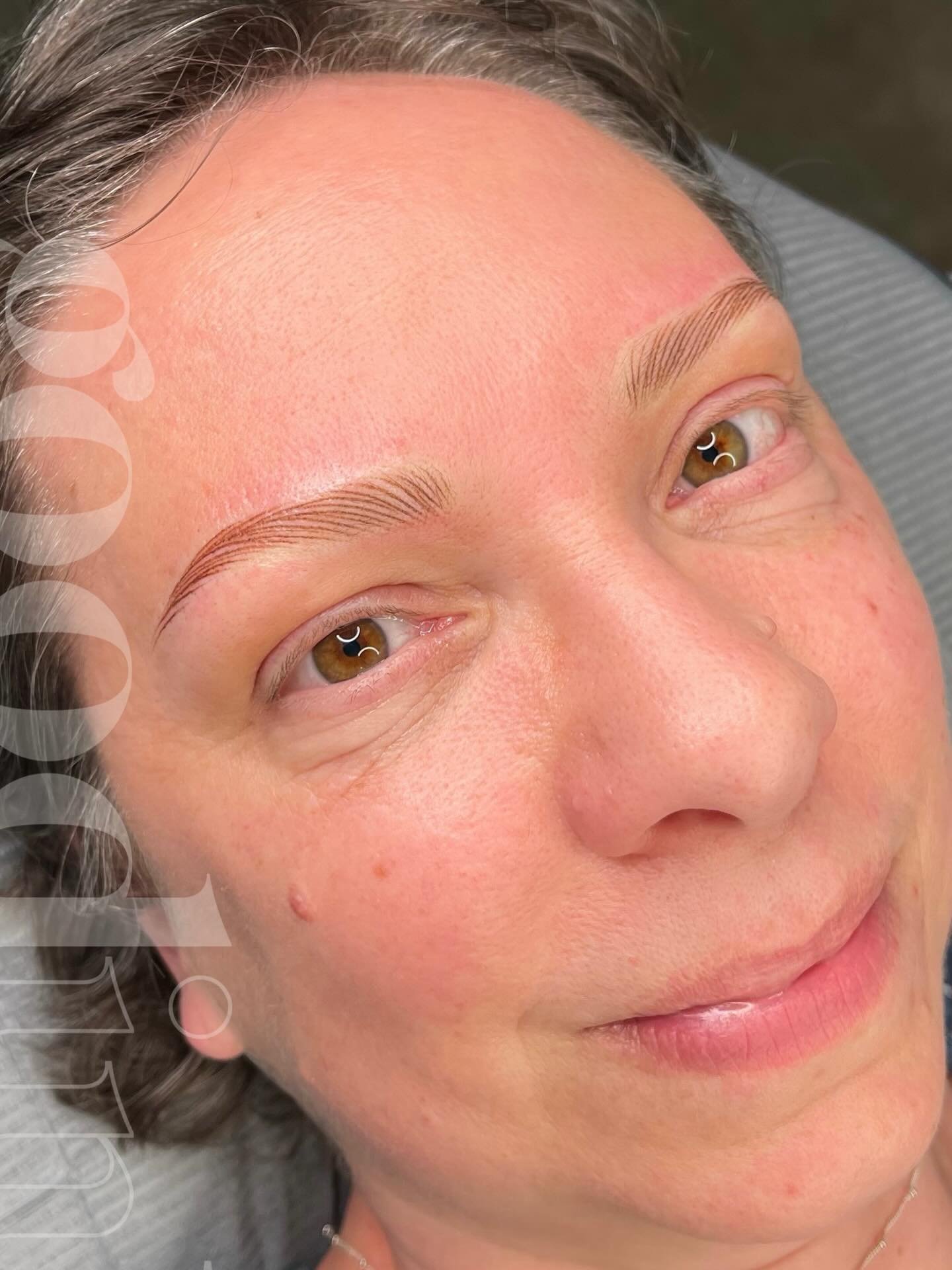 sometimes we lose the hairs 😢 but then you come to me and we yap and giggle for hours and we tattoo them on one by one 🥳
&mdash;&mdash;
@moorebeautylove Zola machine 
@hanafy.us hairstroke #2 
@inkin.official .35 1RL