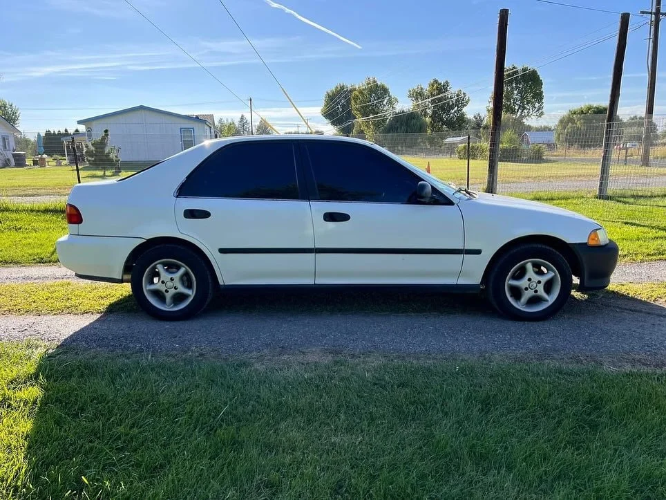 This 1994 Honda Civic is having a blast with its new ceramic tint! Bye-bye old tint, hello 5% Supreme Ceramic protection. Staying cool just got a whole lot easier!