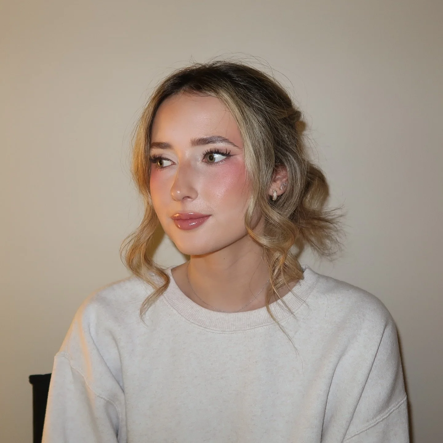 Angel makeup on queen Landry 🪽✨ I&rsquo;ll definitely be dreaming about this look tonight!

I love showing how makeup looks in different lighting&mdash;this is studio lighting and natural light. No filters at all, just a gorgeous client and my Canon