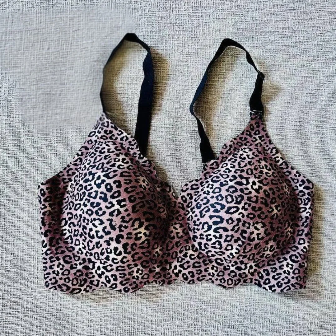Leopard-print Cocomarts Jelly Bra with molded cups, thick black adjustable straps, and a wide seamless band laid flat on a light textured surface