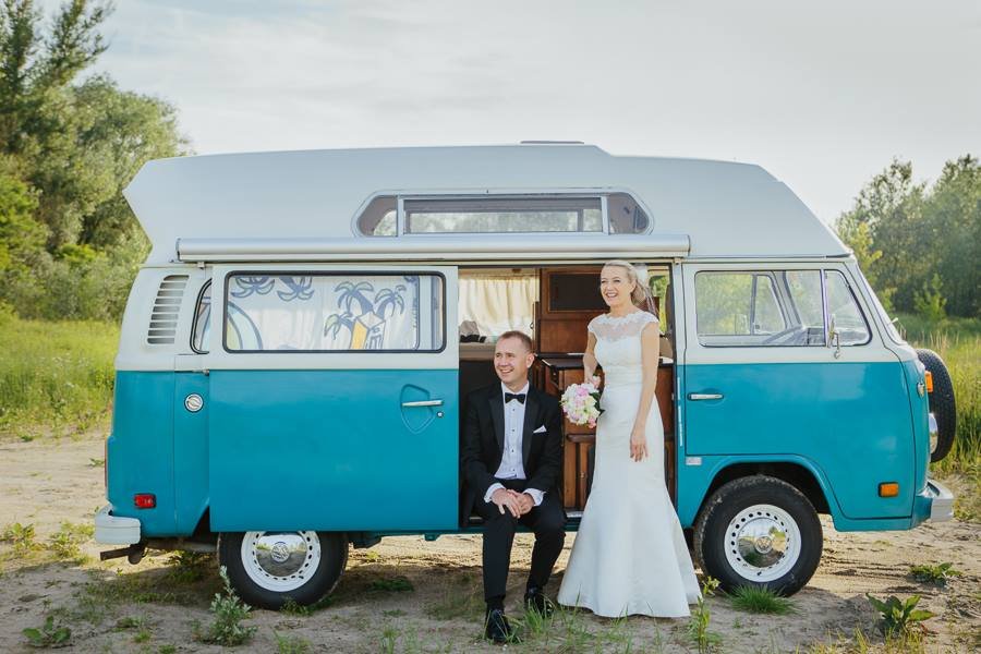 Para młoda przy Ogórku Volkswagen T2