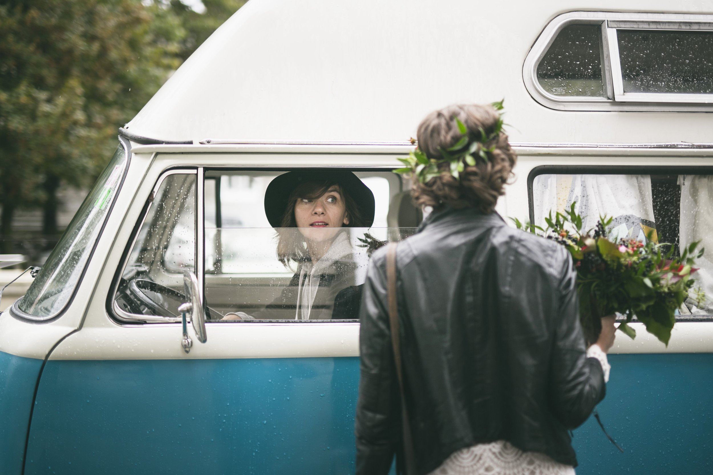 Cudowny ślub z ogórkowe love Volkswagen T2
