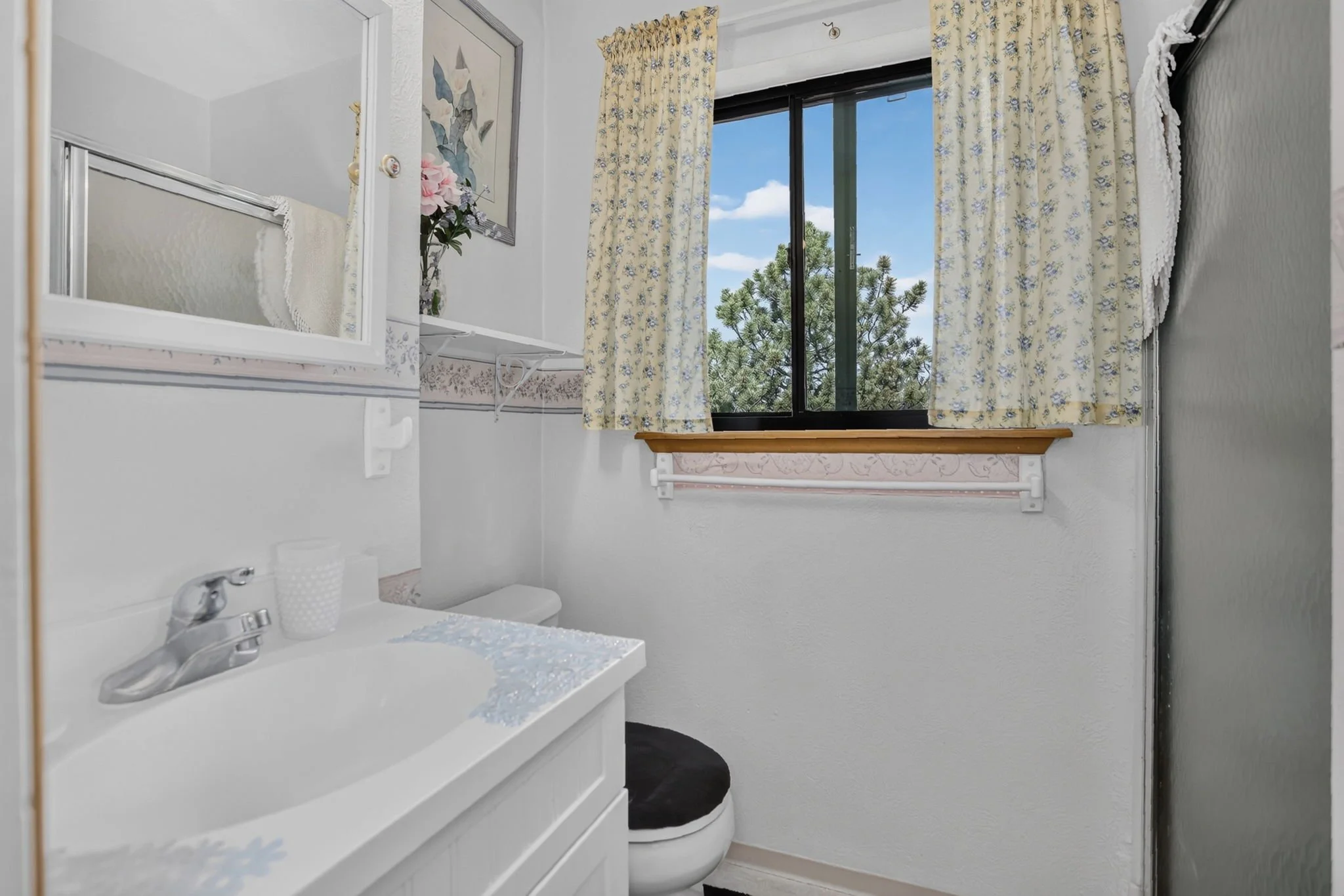 180_211 Cll De Lujan_Bathroom.jpg