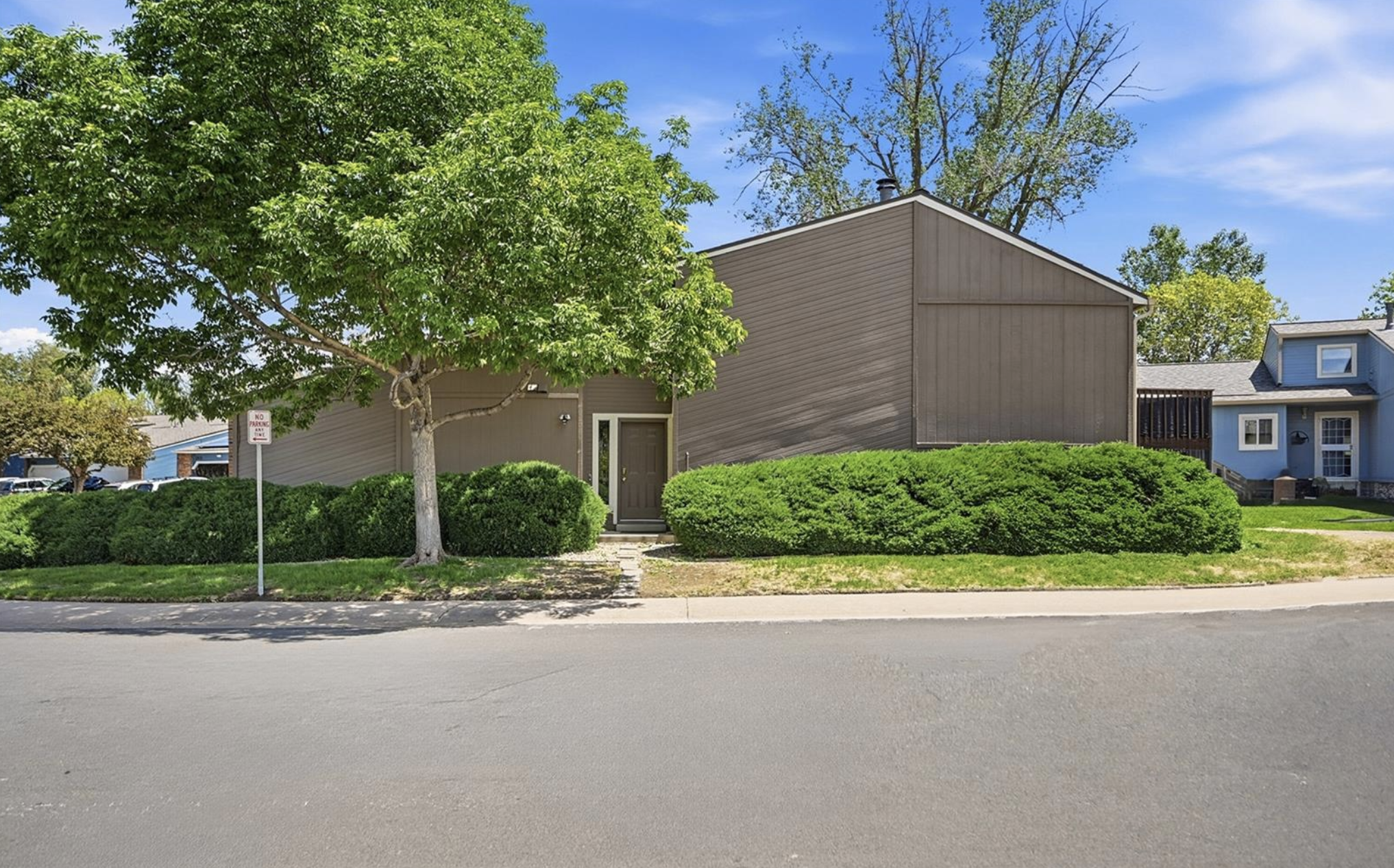 2801 W Davies Dr