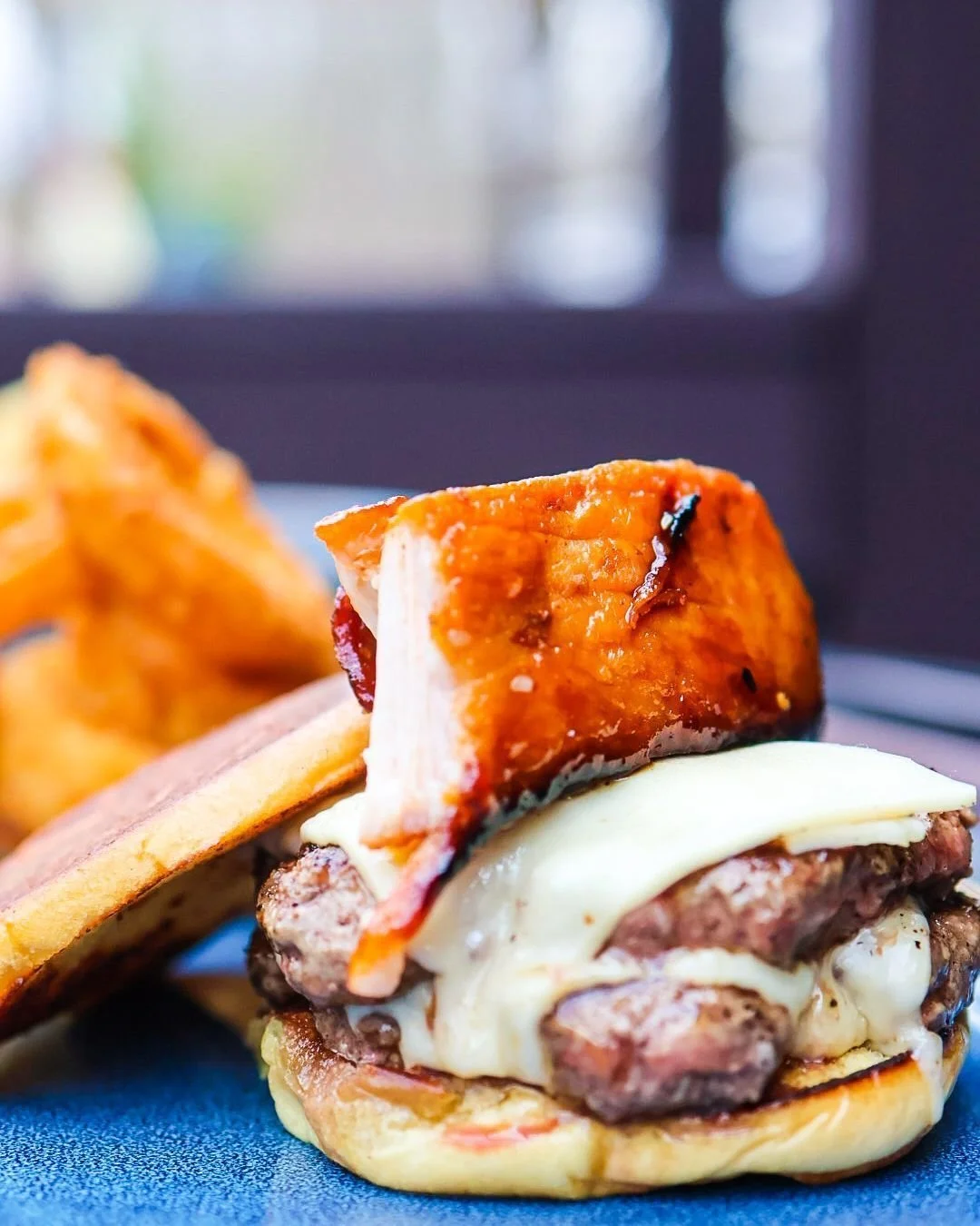 Tonight’s the night — Smash Burger Night at End Cut!
Juicy, crispy, crave-worthy burgers stacked just how you like ’em.
Plus, it’s Food Service Industry Night!
All industry pros get 10% off — just show proof of employm