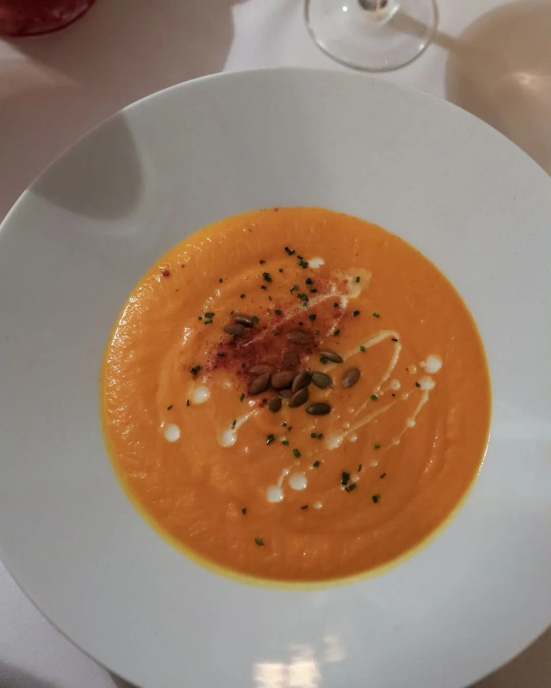 Soup szn is our favorite kind of season.

The kind where the air is cold, the lights are warm, and every table starts with a steaming bowl made to slow you down. From the first spoonful to the final bite, this is comfort done the End Cut way. 🍲✨

Li