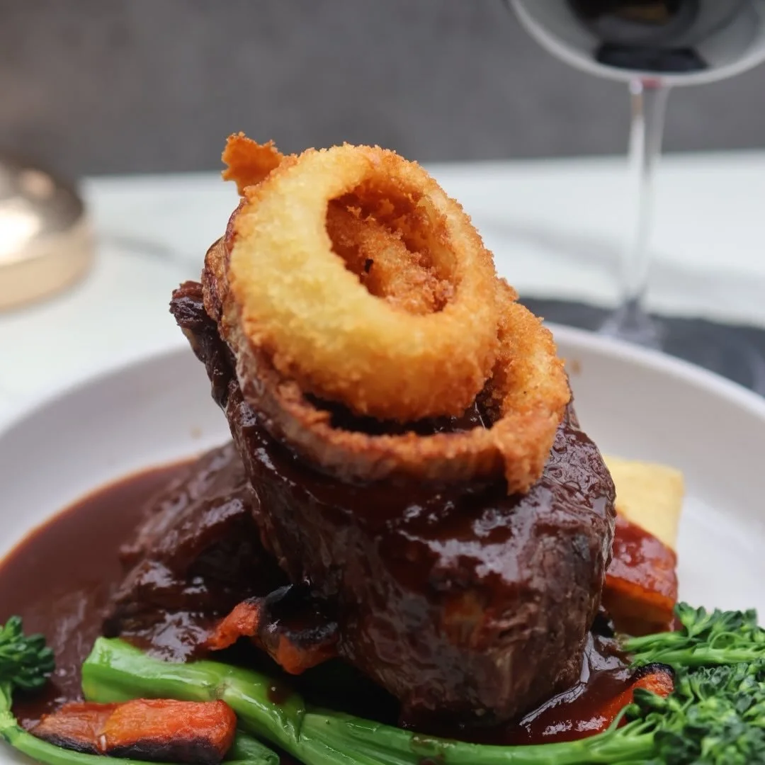 The way to a man&rsquo;s heart is through his stomach. 🥩 🥃

This Father&rsquo;s Day, celebrate the right way at End Cut Steakhouse with perfectly cooked steaks, specialty cocktails, an extensive wine list, and a dining experience Dad will love.