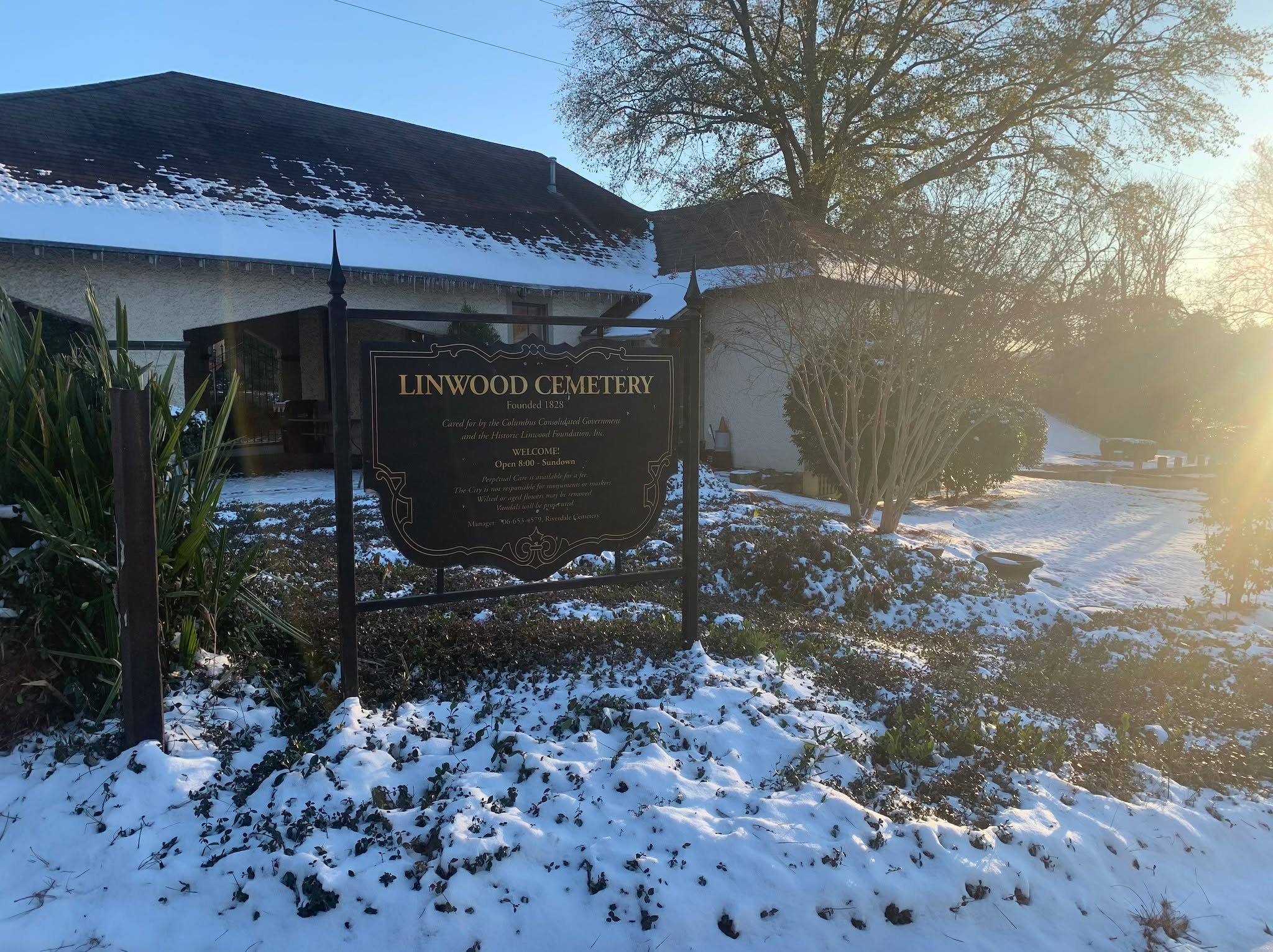 Trading snow for rain this weekend &mdash; so we&rsquo;re reminiscing on the rare moments Linwood and all of Columbus experience a Southern snowfall. ❄️

Explore Linwood. Free to the public, donations accepted. Open MON-FRI from 7am-7pm. #LinwoodCeme