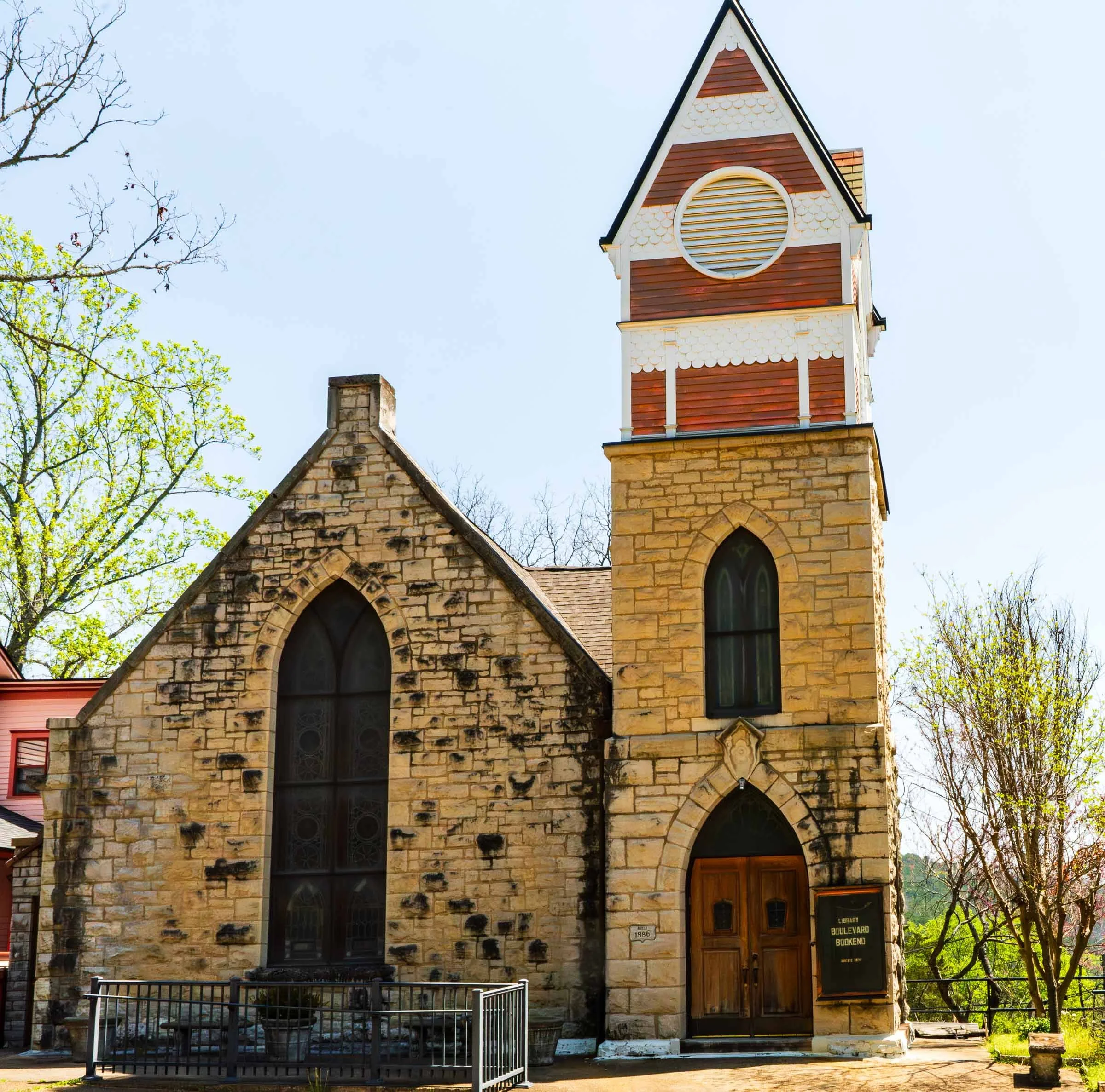 Ozark Oddities and Victorian Vibes: A Visual Tour of Eureka Springs, Arkansas