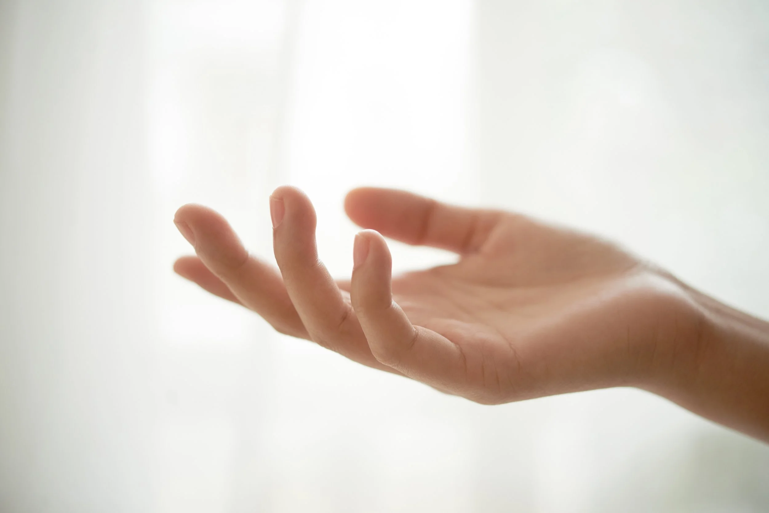A human hand with fingers slightly curved against a white background.