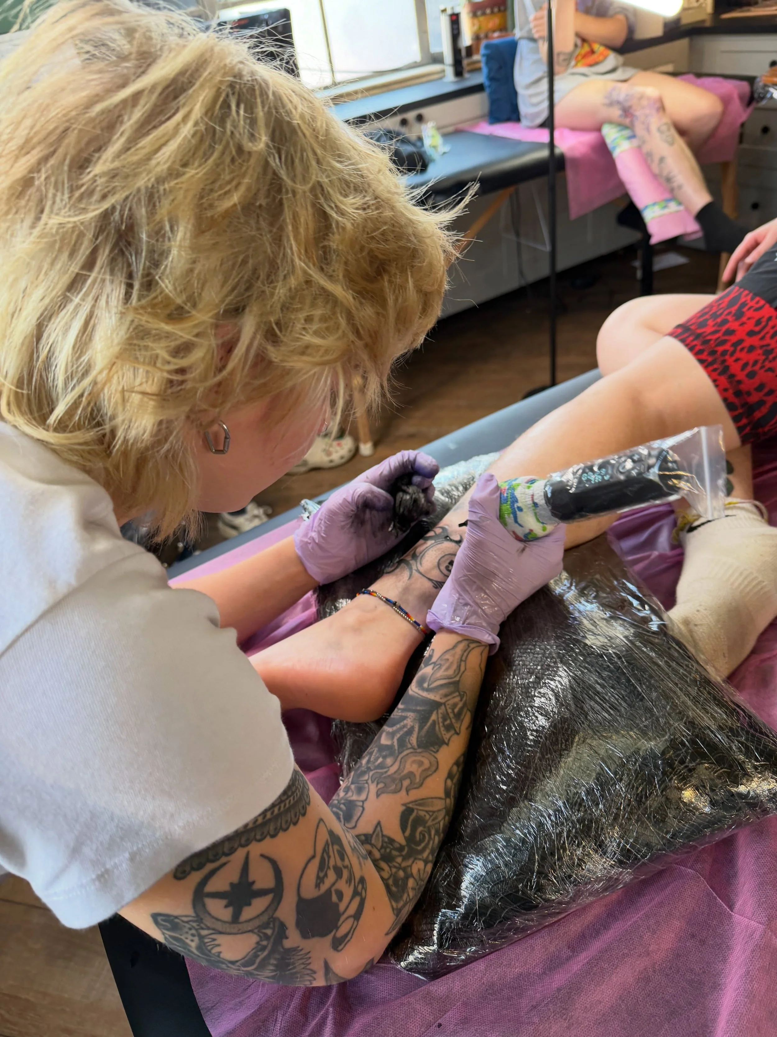 Stay tuned to see the afters! Itching for a tattoo? Follow the link in the bio. We&rsquo;ll see you soon. 🤩

#denvertattooartist #denvertattoo #queertattooartist #tattoos