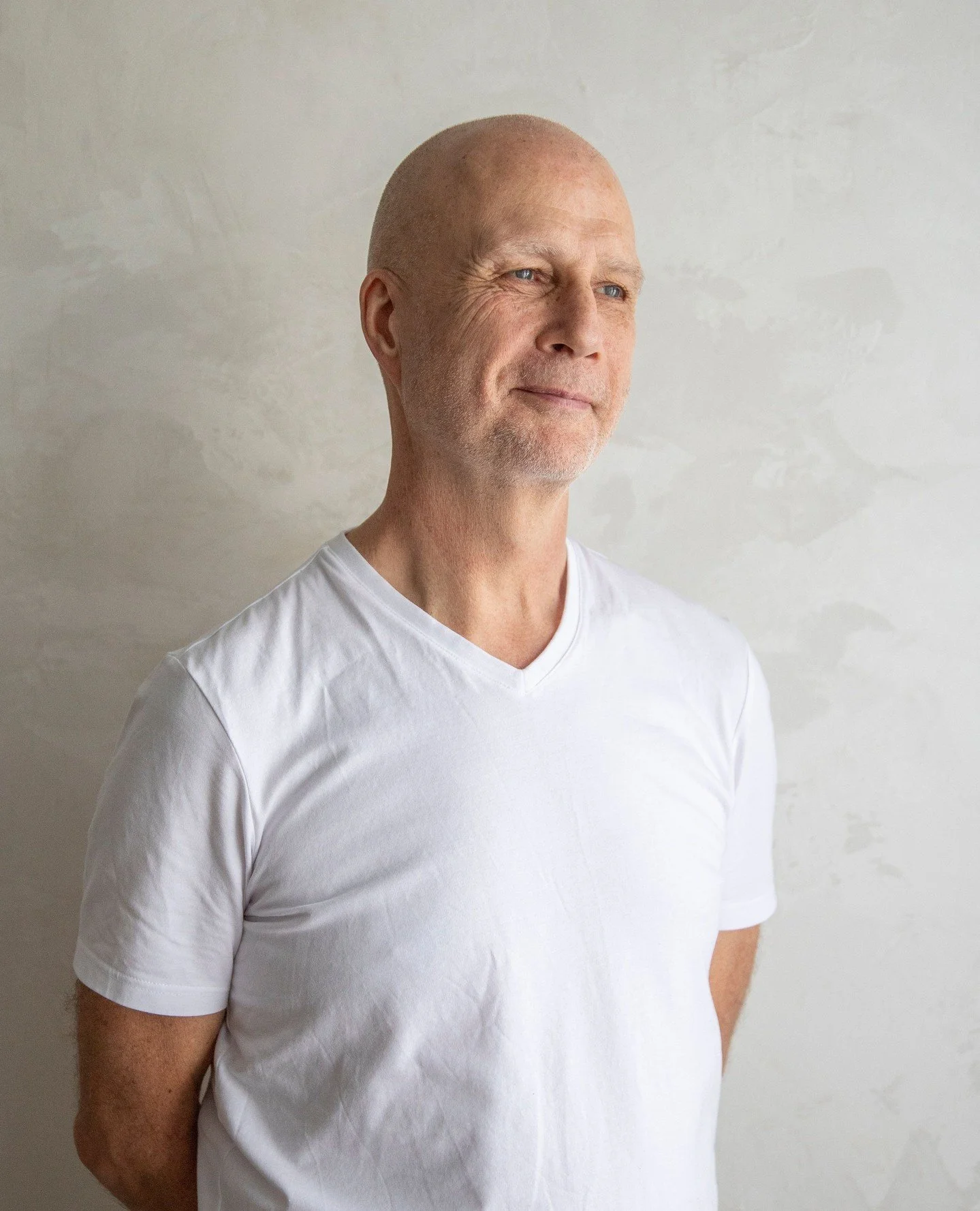 TEACHER SPOTLIGHT | Ian Baker ✨⁠
⁠
After experiencing a traumatic life event, Ian's path led to yoga and its benefits. Ian completed 200 hour Ashtanga Teacher Training in 2014. The very next day he began sharing knowledge and passion with yoga studen
