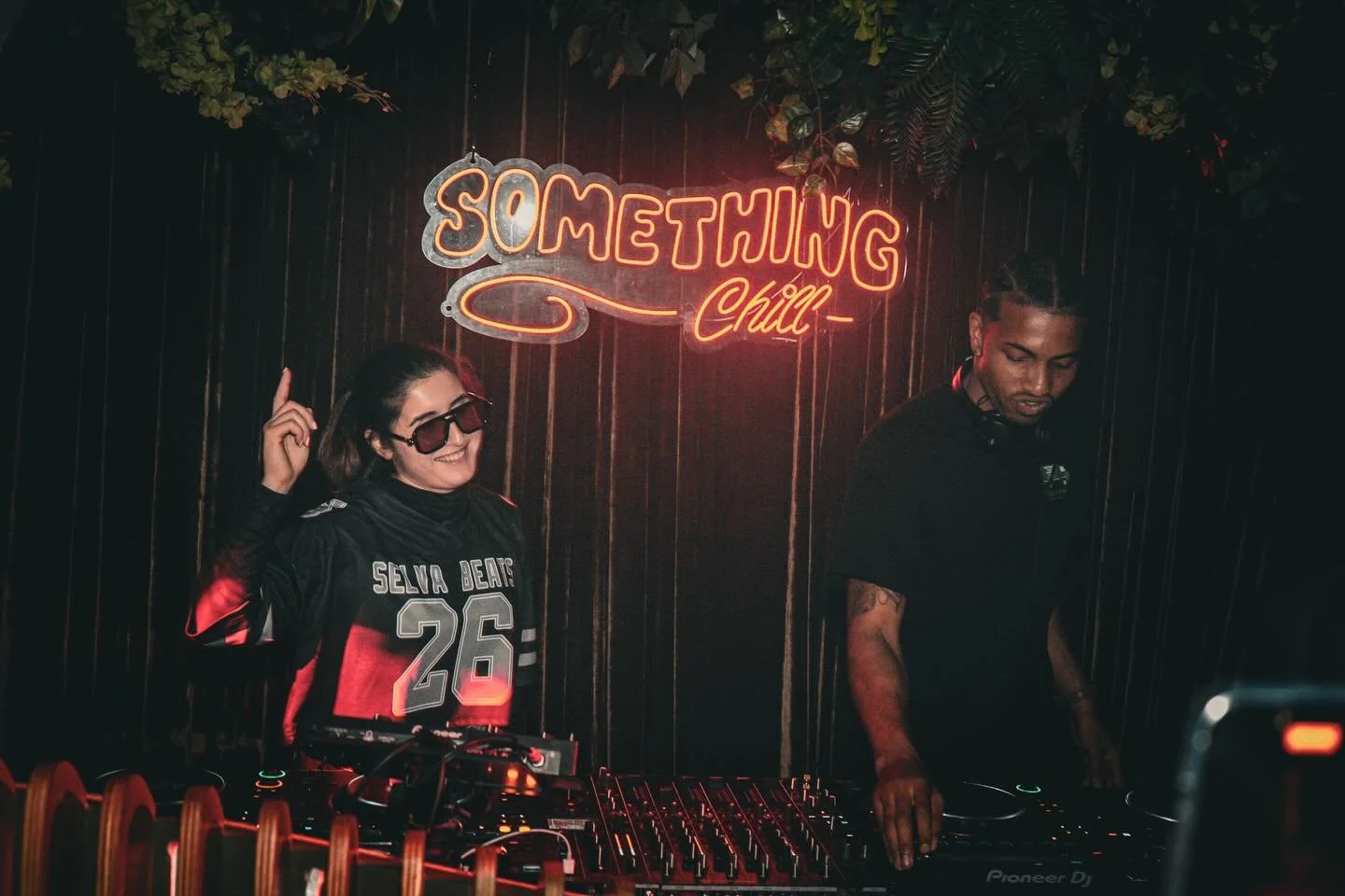 Something Chill turned 2 years and I&rsquo;m so proud of everyone who has contributed to this amazing community and vibe. I had the best time ever Friday @mode.miami playing b2b with @melvind809 ❤️&zwj;🔥💫💖🦩 Congratulations @tommaulini 

Gracias a